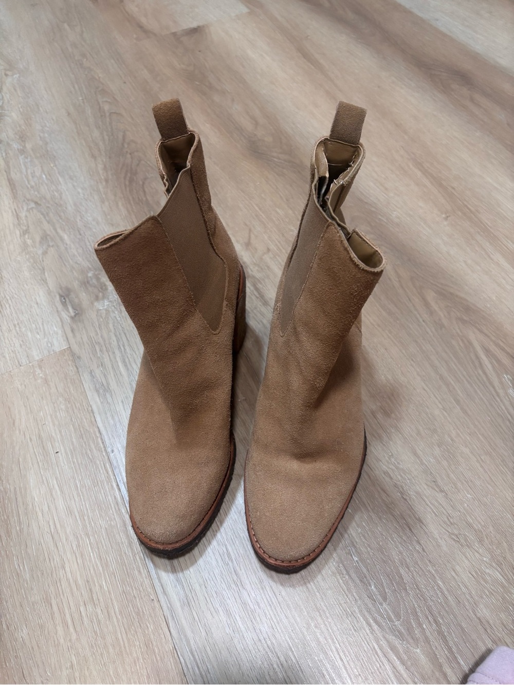 Lauren Ralph Women's Suede Tan Chelsea Block Heel Booties size 7.5 - Picture 2 of 9